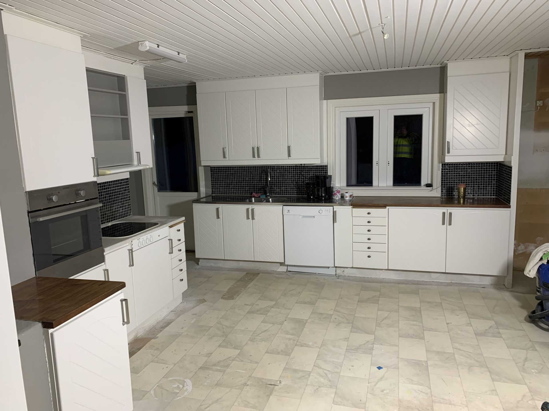Kitchen Gulahuset by JB Build and Fix Ltd, Dorset
