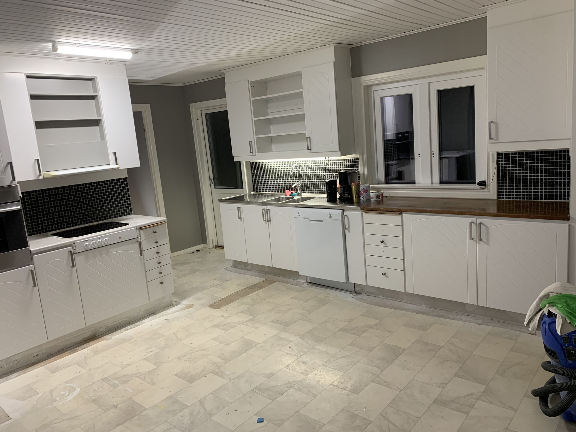 Kitchen Gulahuset by JB Build and Fix Ltd, Dorset