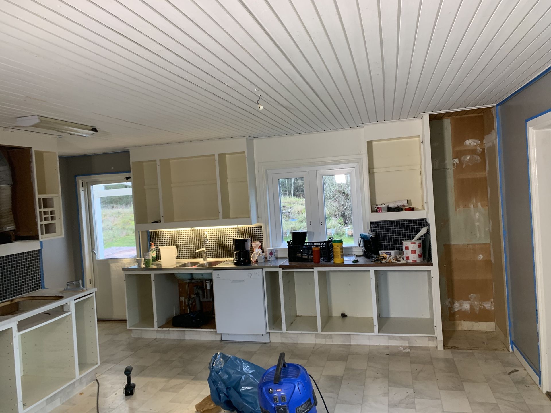 Kitchen Gulahuset by JB Build and Fix Ltd, Dorset